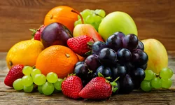 Puțini știau asta Fructul pe care e recomandat să îl mănânci cu tot cu semințe şi coajă