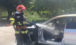 Incendiu în Suceava. Flăcările au cuprins un autoturism în care se afla un bărbat 8211 FOTO
