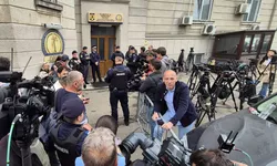 Premieră în fața sediului DNA Jandarmeria a pregătit terenul pentru plecarea lui Coldea de la audieri