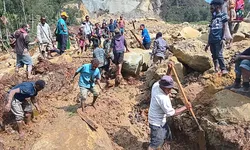 Alunecare masivă de teren. Peste 2.000 de oameni au fost îngropați de vii 8211 VIDEO