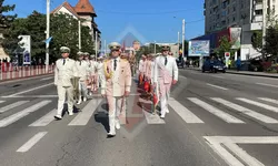 Paradă militară desfăşurată cu prilejul aniversării Zilei Independenţei de Stat a României la Iaşi