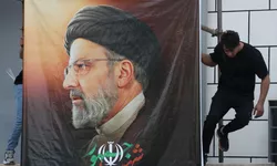Președintele iranian Ebrahim Raisi va fi înmormântat ca un martir 8222Toată lumea a venit să îşi ia rămas bun8221 8211 VIDEO
