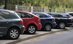 Se schimbă regulile de parcare a mașinilor. Iată în ce situație poți fi amendat