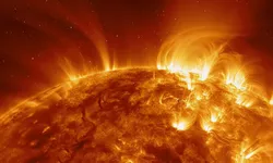 O furtună solară de o intensitate rară se îndreaptă spre Pământ. Ar putea exista un impact