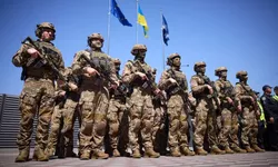Parlamentul ucrainean adoptă un proiect de lege privind mobilizarea unor deţinuţi în armată