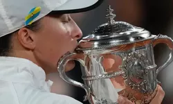 Iga Swiatek numărul unu mondial a câștigat sâmbătă pentru a treia oară consecutiv turneul de la Roland-Garros