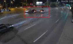 Momentul producerii accidentului rutier din Podul de Piatră surprins de camerele de supraveghere 8211 VIDEO