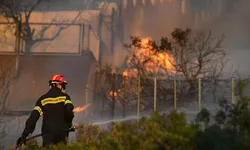 Vești proaste pentru românii care au planificate concedii în Grecia. În anii în care temperaturile sunt ridicate avem incendii uriaşe8221
