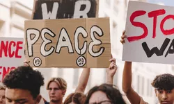 Mișcările pro-pace încep să prindă contur în Marea Britanie Plătitorii de taxe nu vor ca banii lor să mai finanțeze războaie