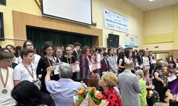 Opt școli din Iași își suspendă cursurile pentru organizarea alegerilor