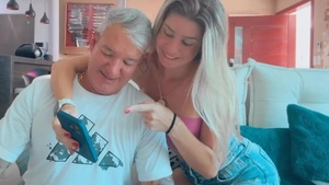 Un cuplu face „casting” pentru a aduce o nouă femeie în dormitorul lor! Până acum, au nouă pretendente!