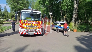 Incident în municipiul Iași! O creangă a căzut peste doi trecători în parcul Copou – UPDATE