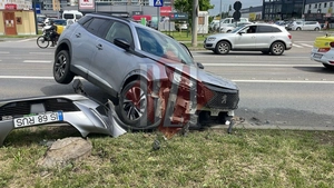Accident rutier violent în Tudor Vladimirescu. Două autoturisme au fost serios avariate – EXCLUSIV