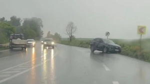 Accident rutier în zona Trei Iazuri. Două autoturisme au fost implicate