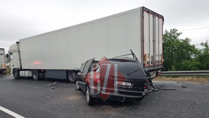 Accident rutier cu victime în județul Iași. Un autoturism a intrat într-un autotren – UPDATE