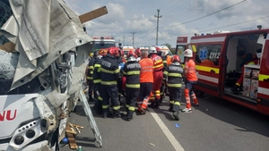 Accident rutier grav la Lețcani. Un autobuz, un TIR și o autoutilitară au fost implicate. Au fost activate Planul Roșu și Alb de Intervenție – UPDATE