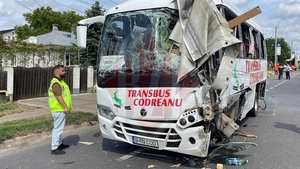 Accident rutier grav la Lețcani: 29 de persoane implicate în coliziunea dintre un autobuz, un TIR și o autoutilitară. Șapte victime, dintre care una cu amputație a brațului – UPDATE, LIVE VIDEO