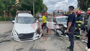Accident rutier în Iași! Două mașini s-au făcut praf, după ce au intrat în coliziune – UPDATE