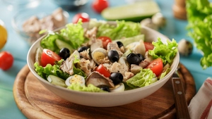 Cum să faci o salată de ton clasică? Iată ce beneficii îți poate oferi un astfel de preparat!