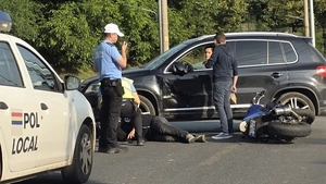 Accident rutier în Bucium! Un motociclist a fost lovit de un autoturism