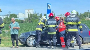 Accident rutier în Războieni. O persoană a fost rănită, după ce două autoturisme au intrat în coliziune