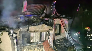 Incendiu devastator în Boroșești, comuna Scânteia! Doi bătrâni au murit în propria locuință