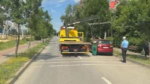 Mașinile parcate neregulamentar, luate pe sus în Iași! Poliția Locală intră în acțiune pe Bulevardul Chimiei