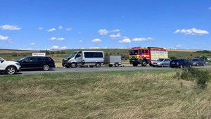 Accident rutier la Lețcani! Șase persoane implicate într-o coliziune între un autoturism și o autoutilitară