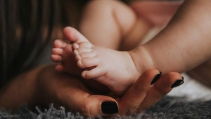 Concediul de risc maternal poate fi plătit 100%? Iată ce drepturi au femeile salariate însărcinate!