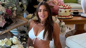 Sofía Vergara, sexy în costum de baie de ziua ei. Cu ce româncă și-a sărbătorit ziua