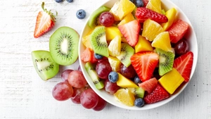 Desertul răcoritor care combate căldura extremă! Salata de fructe, un deliciu pentru papilele tale gustative