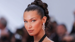 Bella Hadid a apărut într-o ținută senzuală. Iată ce lansare specială pregătește modelul