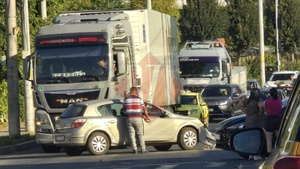 Accident rutier la Iași! Două autoturisme s-au izbit în zona Bucium-Socola