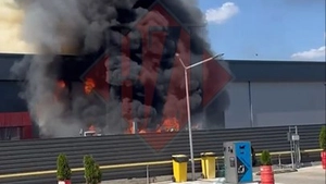 Incendiu masiv la un depozit Sameday situat pe Drumul Hoților. Pompierii ieșeni au intervenit în forță. S-a emis mesaj Ro-Alert – UPDATE