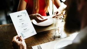 Nu primeşti bon fiscal, mănânci gratis! Reguli de la ANAF pentru baruri, cafenele, fast-food-uri și restaurante! 