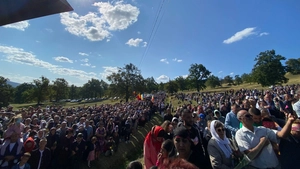 Mii de credincioși participă astăzi la Drumul Crucii de la Mănăstirea Hadâmbu