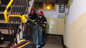 Incendiu la un apartament din municipiul Iași. Pompierii intervin