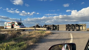 Accident rutier cumplit la Bălțați! Un BMW a intrat în plin într-un camion. Mai multe victime au rămas încarcerate – EXCLUSIV, UPDATE