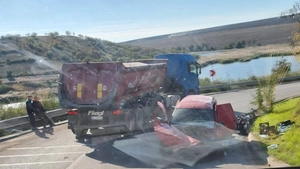 Accident rutier în Popești! Un camion a intrat în coliziune cu un autoturism
