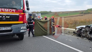 Accident grav la Răchiteni! O persoană a rămas încarcerată în urma coliziunii dintre un autoturism și un camion – UPDATE