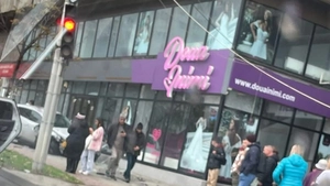 Accident rutier în Iași. Un autoturism s-a răsturnat