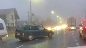 Accident rutier în Lețcani. Două autoturisme au intrat în coliziune