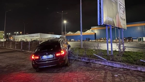 Accident rutier pe bulevardul Socola! Un tânăr de 24 de ani a pierdut controlul BMW-ului și a lovit un pieton pe trotuar