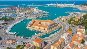 Italia blochează averi de milioane de euro ale românilor implicați în escrocherii cu mașini second-hand