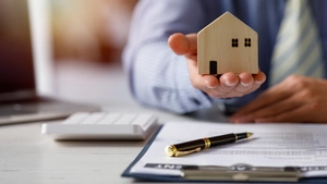 Moștenirea unei case intră la bunuri comune? Ce prevede legea pentru români!