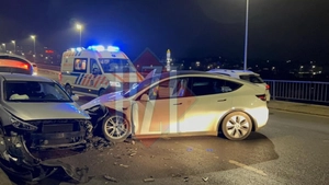 Accident rutier în Iași. Două autoturisme au fost grav avariate