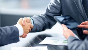 Mediul de afaceri românesc, în alertă! BEI: Guvernarea Bolojan transformă economia într-un teren nesigur