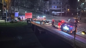 Accident rutier în zona Pod Metalurgie. Două mașini și patru persoane au fost implicate