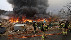 Focul amenință mahalaua din Gangnam: Locuitorii evacuați în timp ce flăcările se răspândesc rapid