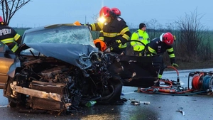 Accident rutier grav la limita județului Iași. Sunt persoane încarcerate
